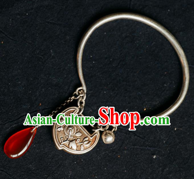 China Traditional Silver Carving Peach Bracelet Accessories Classical Bangle Tassel Wristlet Jewelry China Traditional Silver Carving Peach Bracelet Accessories Classical Bangle Tassel Wristlet Jewelry