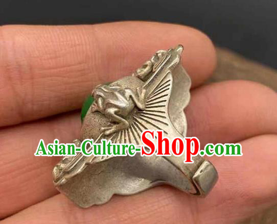 China Handmade Jewelry Accessories Traditional Chrysoprase Thimble Circlet National Silver Carving Frog Ring China Handmade Jewelry Accessories Traditional Chrysoprase Thimble Circlet National Silver Carving Frog Ring