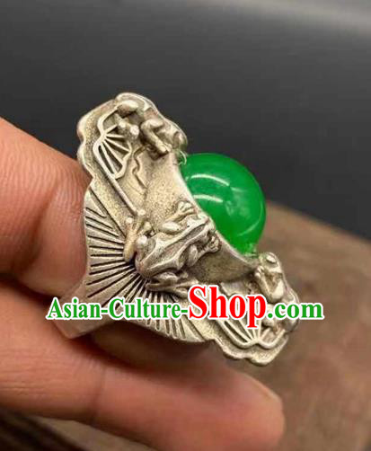 China Handmade Jewelry Accessories Traditional Chrysoprase Thimble Circlet National Silver Carving Frog Ring China Handmade Jewelry Accessories Traditional Chrysoprase Thimble Circlet National Silver Carving Frog Ring