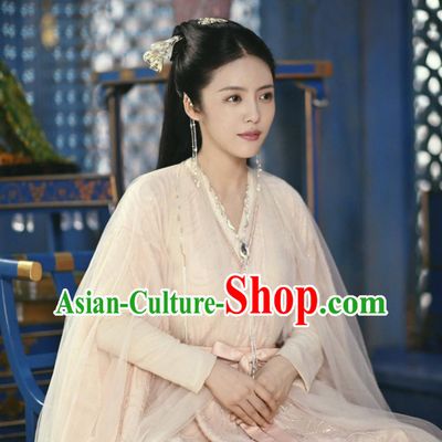 China Romance Drama The Blessed Girl Yin Zhuang Costumes Traditional Clothing Ancient Swordswoman Garment and Headpiece