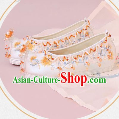 China Traditional National Shoes Classical Beads Tassel Shoes Embroidered Shoes