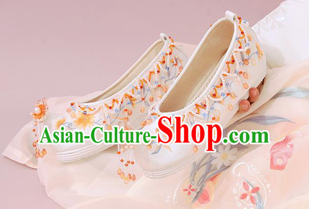 China Traditional National Shoes Classical Beads Tassel Shoes Embroidered Shoes China Traditional National Shoes Classical Beads Tassel Shoes Embroidered Shoes
