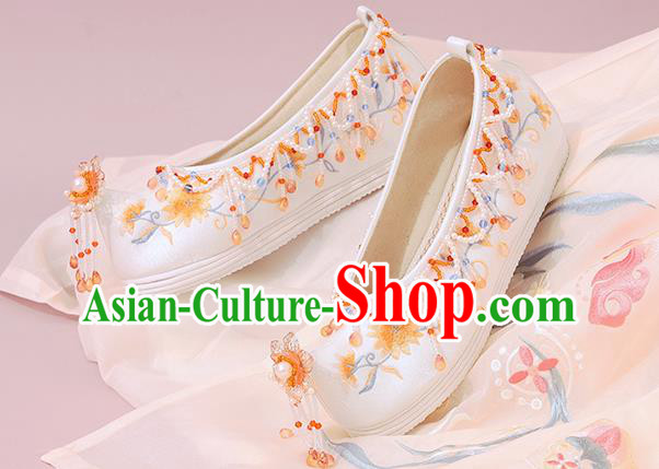 China Traditional National Shoes Classical Beads Tassel Shoes Embroidered Shoes China Traditional National Shoes Classical Beads Tassel Shoes Embroidered Shoes
