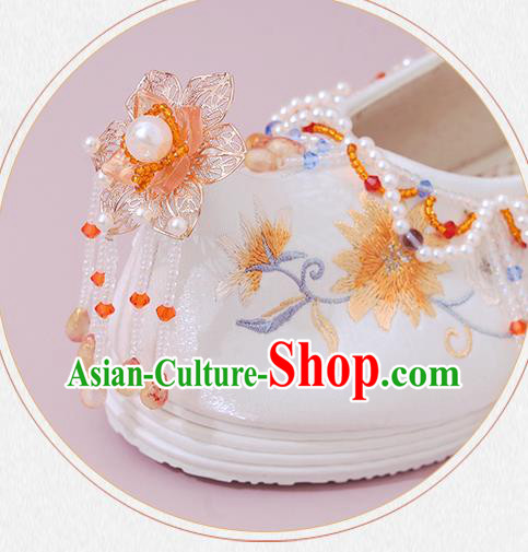 China Traditional National Shoes Classical Beads Tassel Shoes Embroidered Shoes China Traditional National Shoes Classical Beads Tassel Shoes Embroidered Shoes