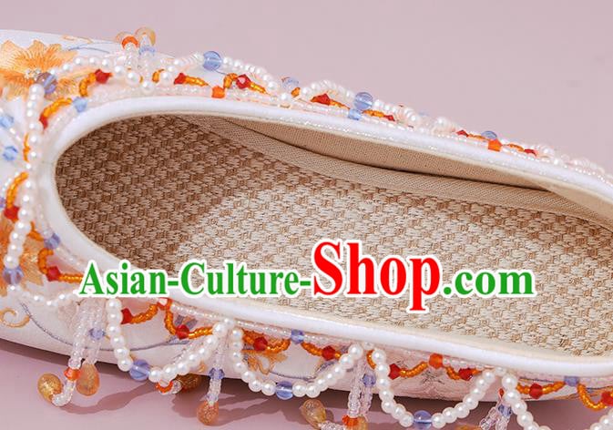 China Traditional National Shoes Classical Beads Tassel Shoes Embroidered Shoes China Traditional National Shoes Classical Beads Tassel Shoes Embroidered Shoes