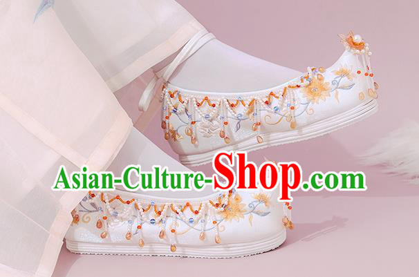 China Traditional National Shoes Classical Beads Tassel Shoes Embroidered Shoes China Traditional National Shoes Classical Beads Tassel Shoes Embroidered Shoes