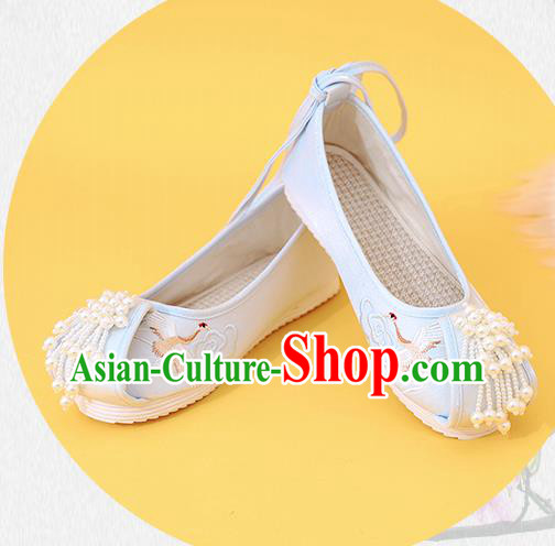China Classical Beads Tassel Shoes Embroidered Epiphyllum Shoes Traditional National Shoes China Classical Beads Tassel Shoes Embroidered Epiphyllum Shoes Traditional National Shoes