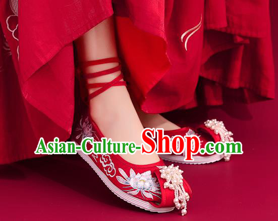 China Red Embroidered Epiphyllum Shoes Traditional National Cloth Shoes Classical Beads Tassel Shoes China Red Embroidered Epiphyllum Shoes Traditional National Cloth Shoes Classical Beads Tassel Shoes