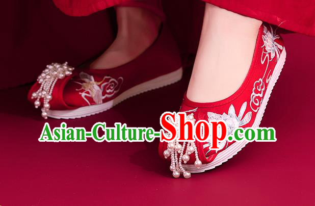 China Red Embroidered Epiphyllum Shoes Traditional National Cloth Shoes Classical Beads Tassel Shoes China Red Embroidered Epiphyllum Shoes Traditional National Cloth Shoes Classical Beads Tassel Shoes