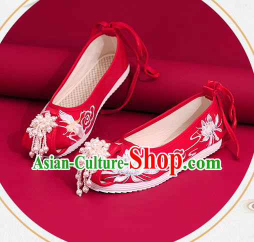 China Red Embroidered Epiphyllum Shoes Traditional National Cloth Shoes Classical Beads Tassel Shoes China Red Embroidered Epiphyllum Shoes Traditional National Cloth Shoes Classical Beads Tassel Shoes