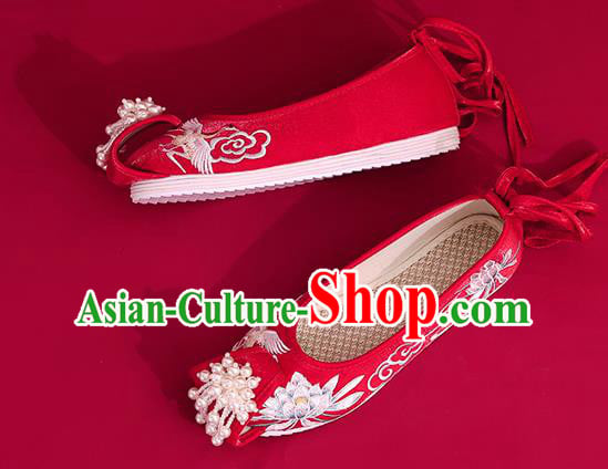 China Red Embroidered Epiphyllum Shoes Traditional National Cloth Shoes Classical Beads Tassel Shoes China Red Embroidered Epiphyllum Shoes Traditional National Cloth Shoes Classical Beads Tassel Shoes