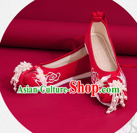 China Red Embroidered Epiphyllum Shoes Traditional National Cloth Shoes Classical Beads Tassel Shoes China Red Embroidered Epiphyllum Shoes Traditional National Cloth Shoes Classical Beads Tassel Shoes