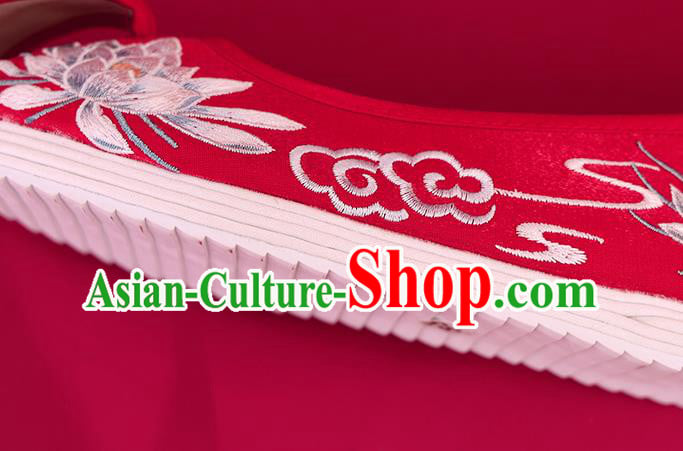 China Red Embroidered Epiphyllum Shoes Traditional National Cloth Shoes Classical Beads Tassel Shoes China Red Embroidered Epiphyllum Shoes Traditional National Cloth Shoes Classical Beads Tassel Shoes