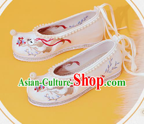 China Classical Beads Shoes Embroidered Fox Shoes Traditional National White Cloth Shoes China Classical Beads Shoes Embroidered Fox Shoes Traditional National White Cloth Shoes