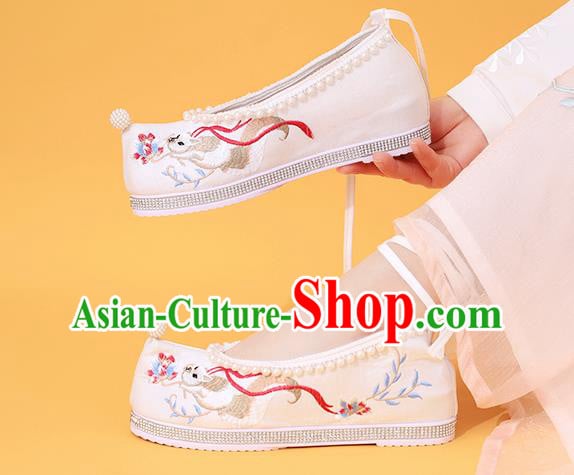 China Classical Beads Shoes Embroidered Fox Shoes Traditional National White Cloth Shoes China Classical Beads Shoes Embroidered Fox Shoes Traditional National White Cloth Shoes