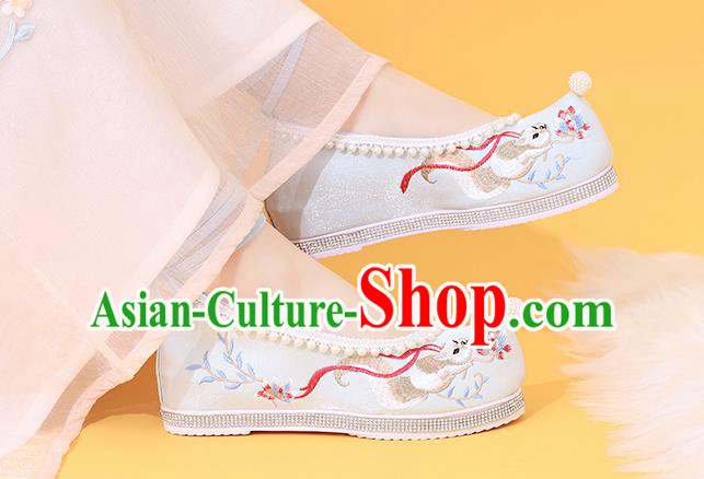 China Classical Beads Shoes Embroidered Fox Shoes Traditional National White Cloth Shoes China Classical Beads Shoes Embroidered Fox Shoes Traditional National White Cloth Shoes