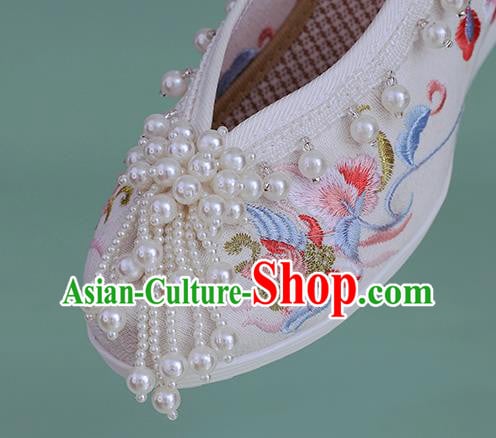China Traditional National Wedding White Cloth Shoes Embroidered Phoenix Shoes Classical Beads Shoes China Traditional National Wedding White Cloth Shoes Embroidered Phoenix Shoes Classical Beads Shoes