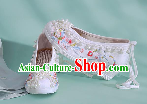 China Traditional National Wedding White Cloth Shoes Embroidered Phoenix Shoes Classical Beads Shoes China Traditional National Wedding White Cloth Shoes Embroidered Phoenix Shoes Classical Beads Shoes