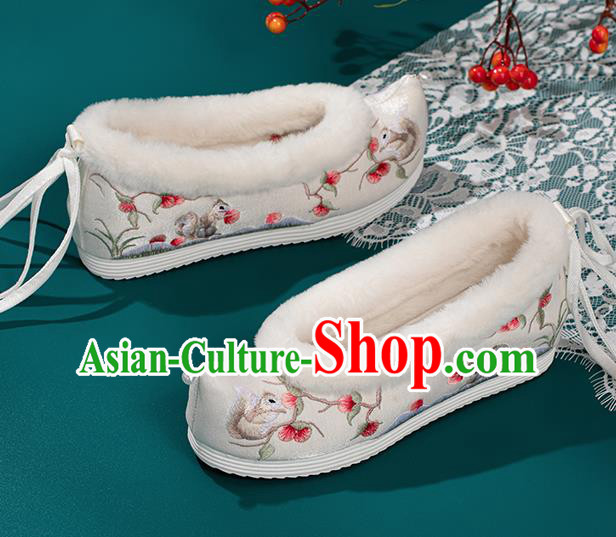 China White Cloth Shoes National Winter Shoes Traditional Hanfu Shoes Embroidered Squirrel Shoes China White Cloth Shoes National Winter Shoes Traditional Hanfu Shoes Embroidered Squirrel Shoes