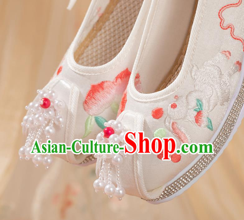 China Classical Dance White Cloth Shoes National Shoes Traditional Embroidered Shoe China Classical Dance White Cloth Shoes National Shoes Traditional Embroidered Shoe