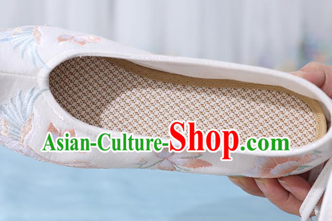 China National White Cloth Shoes Traditional Hanfu Shoes Ming Dynasty Young Lady Embroidered Shoes China National White Cloth Shoes Traditional Hanfu Shoes Ming Dynasty Young Lady Embroidered Shoes