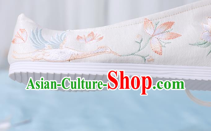 China National White Cloth Shoes Traditional Hanfu Shoes Ming Dynasty Young Lady Embroidered Shoes China National White Cloth Shoes Traditional Hanfu Shoes Ming Dynasty Young Lady Embroidered Shoes