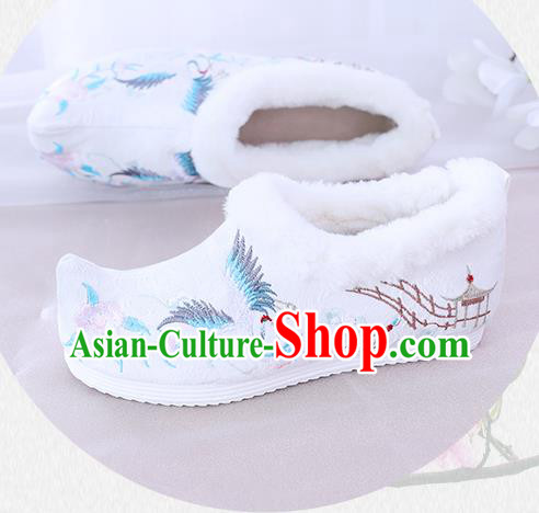 China National Winter Shoes Traditional White Cloth Shoes Embroidered Crane Shoes China National Winter Shoes Traditional White Cloth Shoes Embroidered Crane Shoes