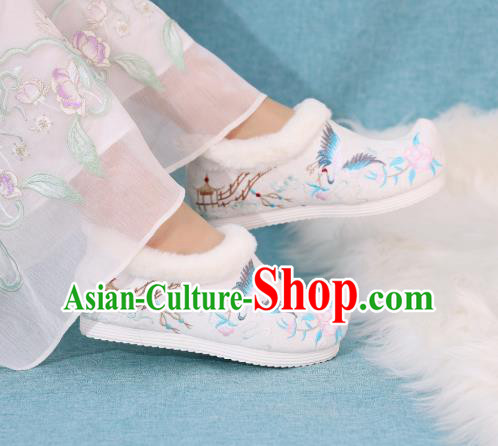 China National Winter Shoes Traditional White Cloth Shoes Embroidered Crane Shoes China National Winter Shoes Traditional White Cloth Shoes Embroidered Crane Shoes