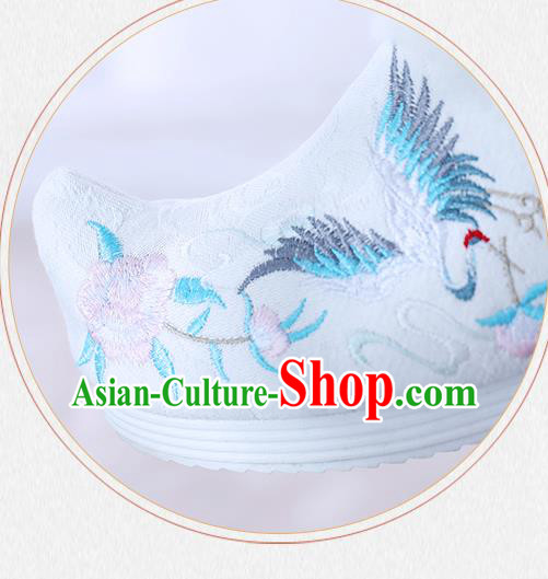 China National Winter Shoes Traditional White Cloth Shoes Embroidered Crane Shoes China National Winter Shoes Traditional White Cloth Shoes Embroidered Crane Shoes