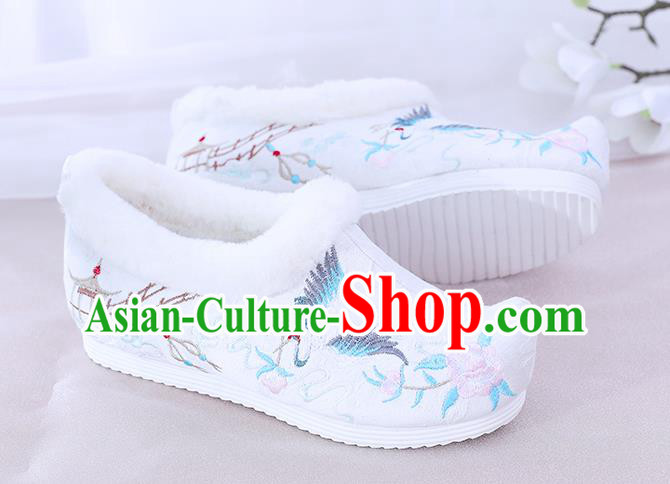 China National Winter Shoes Traditional White Cloth Shoes Embroidered Crane Shoes China National Winter Shoes Traditional White Cloth Shoes Embroidered Crane Shoes