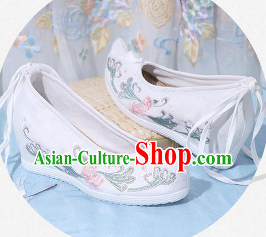 China Embroidered Shoes National Wedge Heel Shoes Traditional White Cloth Shoes China Embroidered Shoes National Wedge Heel Shoes Traditional White Cloth Shoes