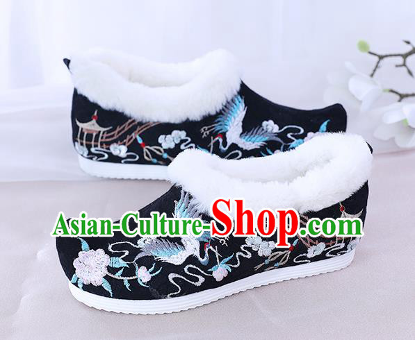 China Embroidered Crane Shoes National Winter Shoes Traditional Black Cloth Shoes China Embroidered Crane Shoes National Winter Shoes Traditional Black Cloth Shoes