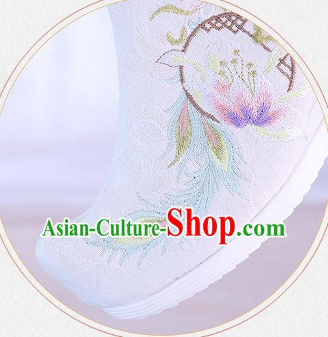 China Embroidered White Boots National Winter Shoes Traditional Handmade Shoes China Embroidered White Boots National Winter Shoes Traditional Handmade Shoes