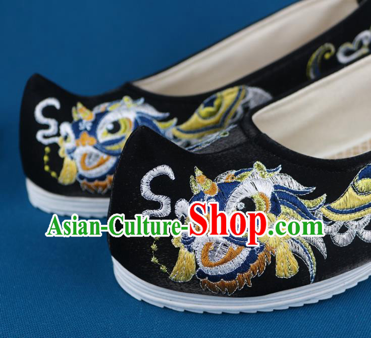 Chinese Handmade Men Shoes Embroidered Lion Shoes Traditional Black Cloth Shoes Chinese Handmade Men Shoes Embroidered Lion Shoes Traditional Black Cloth Shoes