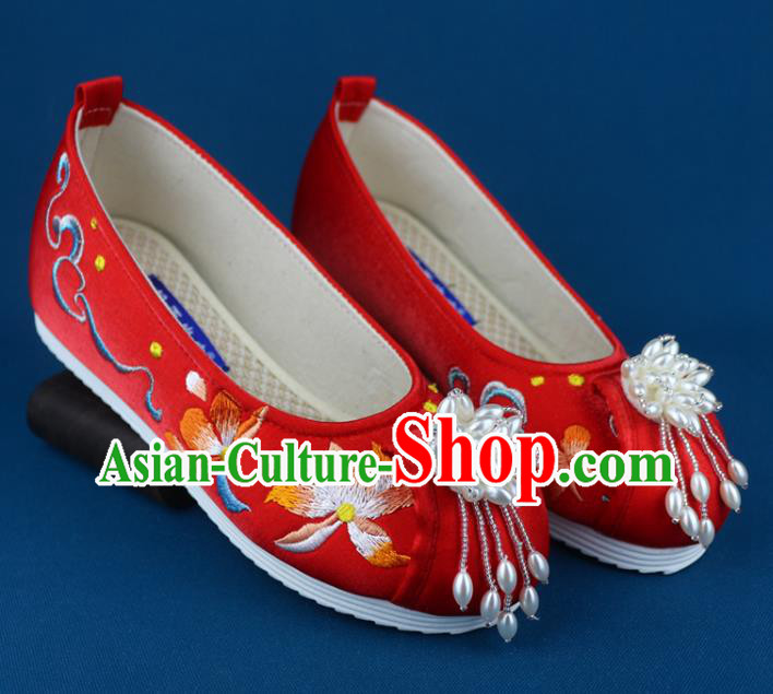 China Embroidered Shoes Traditional Wedding Red Cloth Shoes Pearls Tassel Shoes China Embroidered Shoes Traditional Wedding Red Cloth Shoes Pearls Tassel Shoes