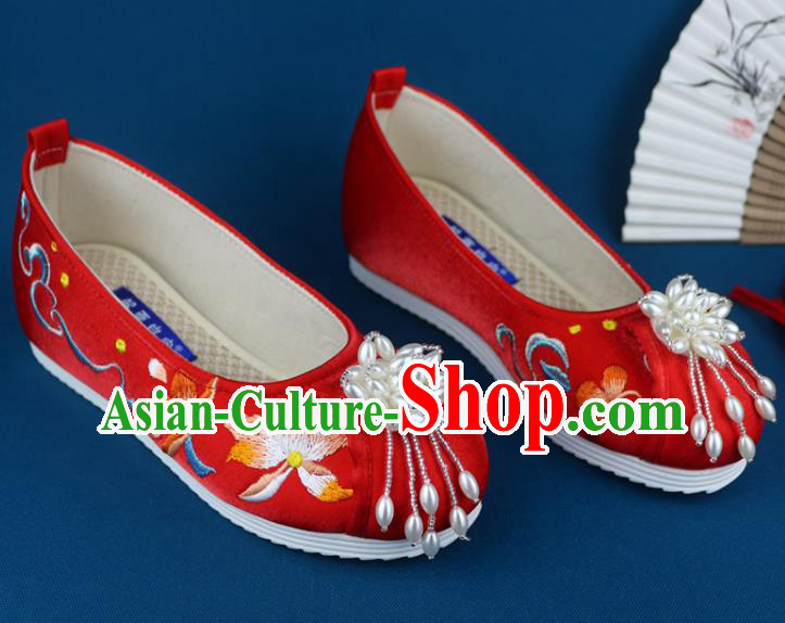 China Embroidered Shoes Traditional Wedding Red Cloth Shoes Pearls Tassel Shoes China Embroidered Shoes Traditional Wedding Red Cloth Shoes Pearls Tassel Shoes