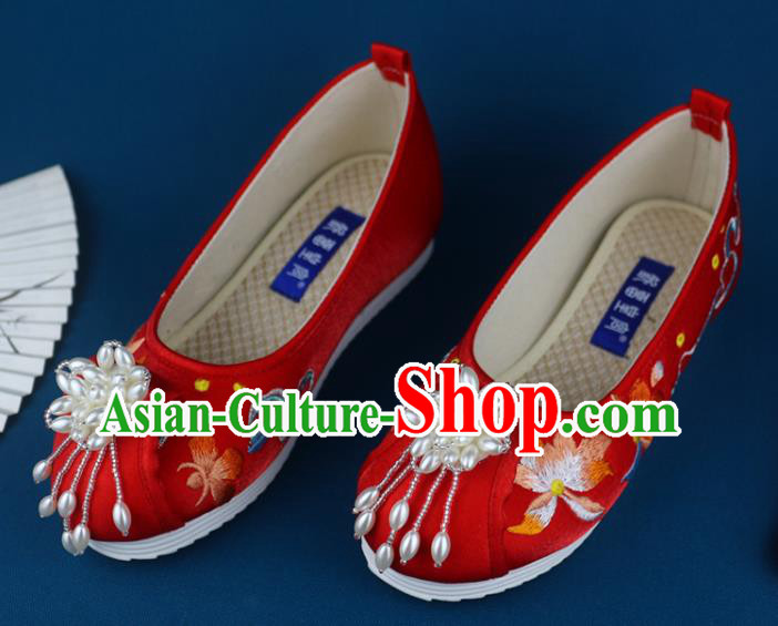 China Embroidered Shoes Traditional Wedding Red Cloth Shoes Pearls Tassel Shoes China Embroidered Shoes Traditional Wedding Red Cloth Shoes Pearls Tassel Shoes