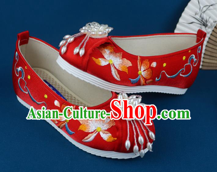 China Embroidered Shoes Traditional Wedding Red Cloth Shoes Pearls Tassel Shoes China Embroidered Shoes Traditional Wedding Red Cloth Shoes Pearls Tassel Shoes