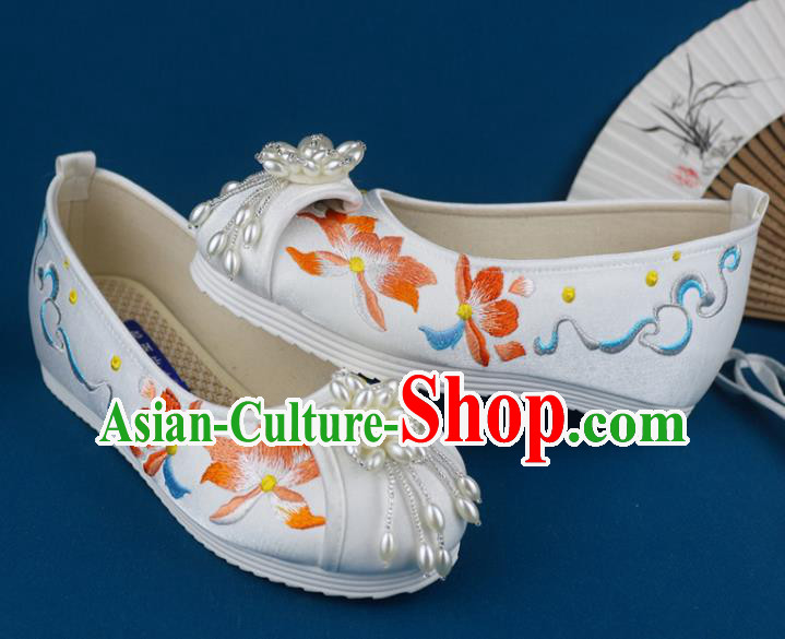 China Pearls Tassel Shoes Embroidered Shoes Traditional Wedding White Cloth Shoes China Pearls Tassel Shoes Embroidered Shoes Traditional Wedding White Cloth Shoes
