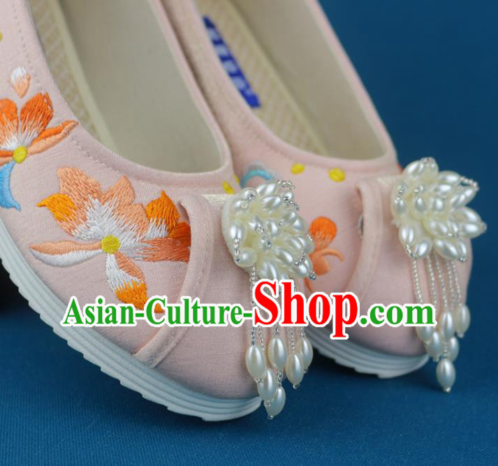 China Traditional Wedding Pink Cloth Shoes Pearls Tassel Shoes Embroidered Shoes China Traditional Wedding Pink Cloth Shoes Pearls Tassel Shoes Embroidered Shoes