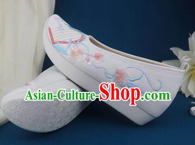 China Traditional Ming Dynasty Shoes Classical Dance Shoes Embroidered White Shoes China Traditional Ming Dynasty Shoes Classical Dance Shoes Embroidered White Shoes