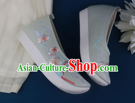 China National Embroidered Shoes Traditional Ming Dynasty Shoes Classical Dance Shoes Light Green Shoes China National Embroidered Shoes Traditional Ming Dynasty Shoes Classical Dance Shoes Light Green Shoes