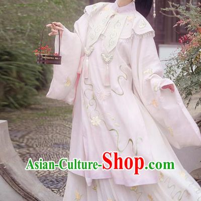 China Ancient Ming Dynasty Patrician Female Costumes Traditional Hanfu Apparels Court Embroidered Clothing
