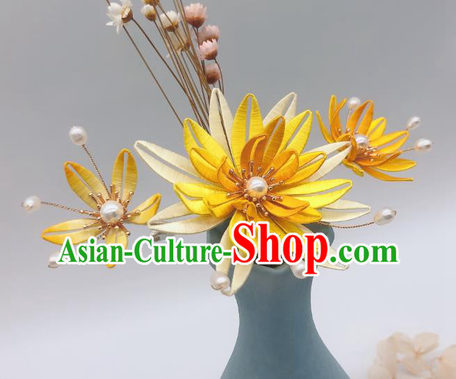 Chinese Handmade Yellow Silk Epiphyllum Hairpin Traditional Ming Dynasty Palace Lady Hair Stick Chinese Handmade Yellow Silk Epiphyllum Hairpin Traditional Ming Dynasty Palace Lady Hair Stick