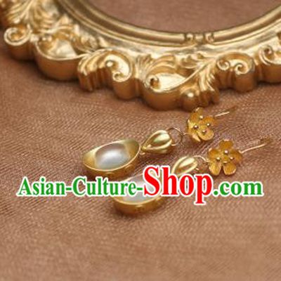 China Traditional Cheongsam Golden Ingot Earrings Ancient Princess White Chalcedony Ear Jewelry