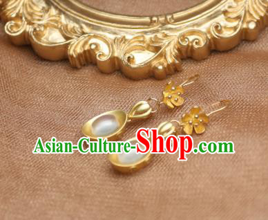 China Traditional Cheongsam Golden Ingot Earrings Ancient Princess White Chalcedony Ear Jewelry China Traditional Cheongsam Golden Ingot Earrings Ancient Princess White Chalcedony Ear Jewelry