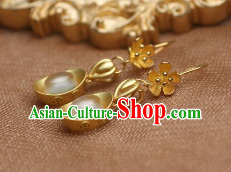 China Traditional Cheongsam Golden Ingot Earrings Ancient Princess White Chalcedony Ear Jewelry China Traditional Cheongsam Golden Ingot Earrings Ancient Princess White Chalcedony Ear Jewelry