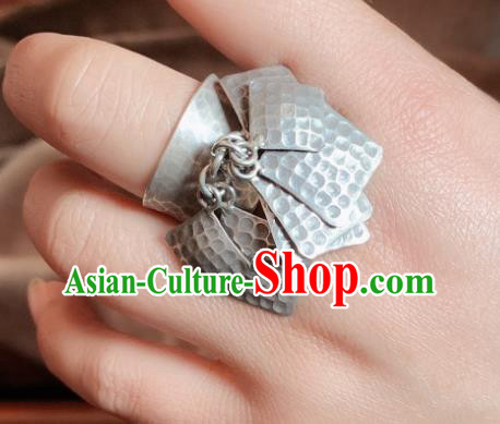 Chinese Handmade Ethnic Ring National Silver Carving Circlet Jewelry Chinese Handmade Ethnic Ring National Silver Carving Circlet Jewelry