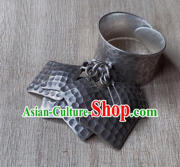 Chinese Handmade Ethnic Ring National Silver Carving Circlet Jewelry Chinese Handmade Ethnic Ring National Silver Carving Circlet Jewelry