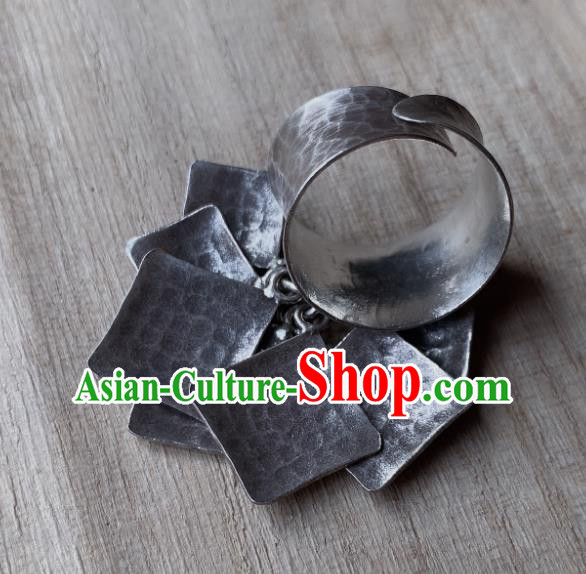 Chinese Handmade Ethnic Ring National Silver Carving Circlet Jewelry Chinese Handmade Ethnic Ring National Silver Carving Circlet Jewelry